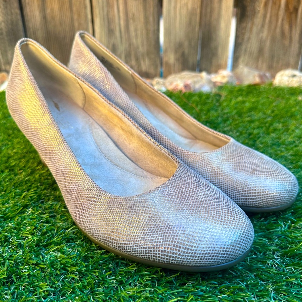 AEROSOLES Textured Short Heels